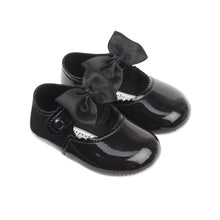 Load image into Gallery viewer, B750 Girls Soft Sole baby shoes with matching bow : Cream / UK Size  0/EU Size 16