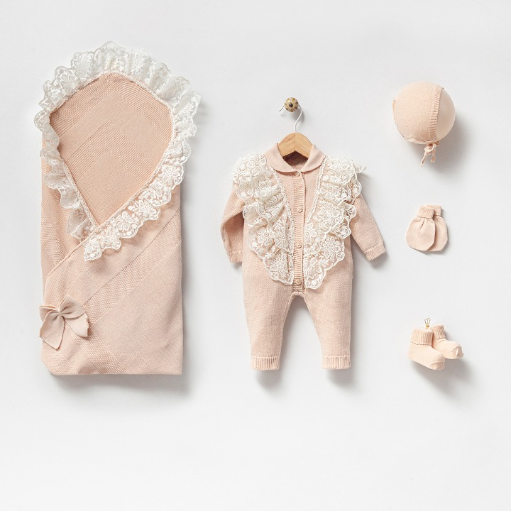 Organic Beautiful Babyshower Set with Lace details, 5 pieces: Beige