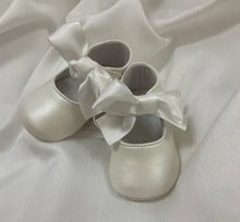 Load image into Gallery viewer, 9404 infant Mary Jane Shoe