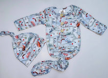 Load image into Gallery viewer, Baby in Styles - Road map boys knotted gown and hat set