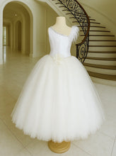 Load image into Gallery viewer, Riley Couture 2026 Christie Helene