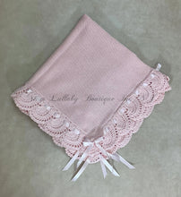 Load image into Gallery viewer, Petunia Manta Ligh Pink 100 % Cotton Knit Blanket hand Crochet satin ribbon edge