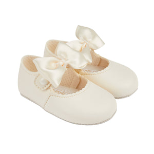 B750 Girls Soft Sole baby shoes with matching bow: White / UK Size 1/EU Size 17