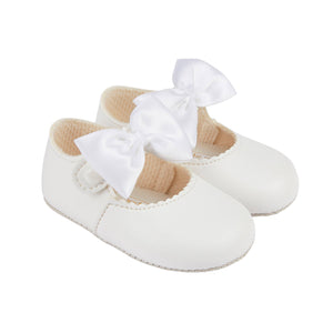 B750 Girls Soft Sole baby shoes with matching bow: White / UK Size  0/EU Size 16