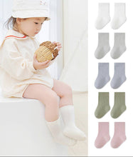 Load image into Gallery viewer, The Find Peaks - Cartoon Print Cotton Mid-Calf Socks for Kids: Blue / S / 0–1Y / Foot 10–12 cm